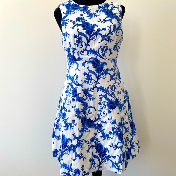 Floral beautiful dress - Picture 1 of 3